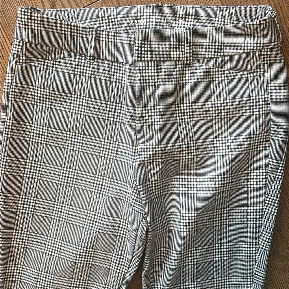 Old Navy Pixie Skinny Pants - Picture 4 of 5